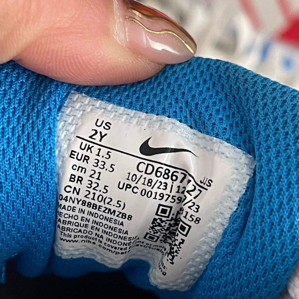 Nine kids sneakers size 2